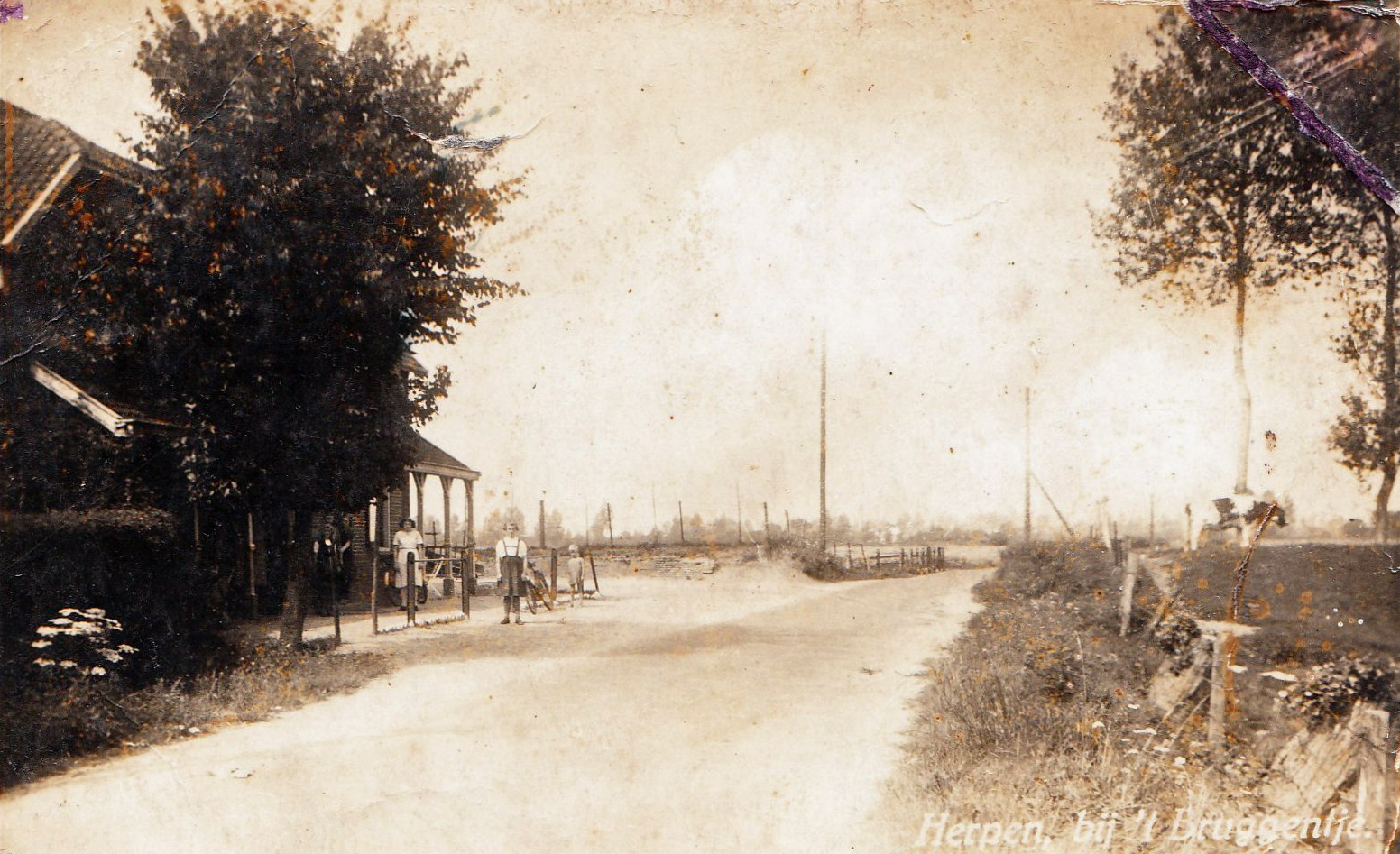 Huisseling.nl; Aan de horizon Huisseling  gezien vanaf café De Brug