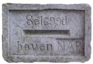 Huisseling.nl; Gevelsteen met NAP bij Den Dam 2.