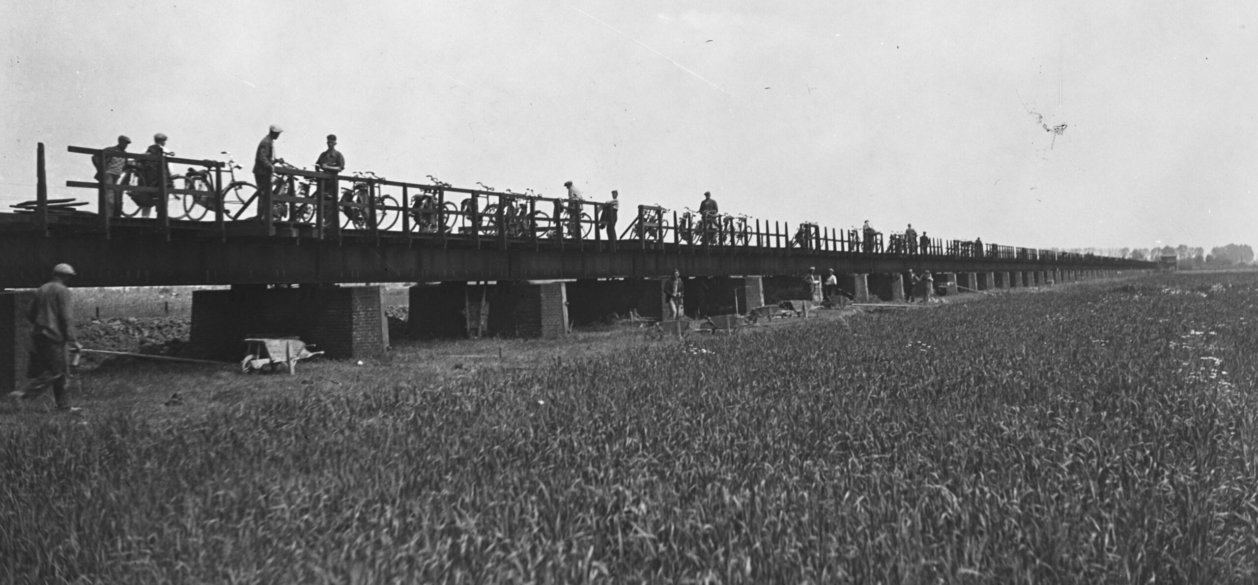 Huisseling.nl; De overlaatspoorbrug in de Huisselingse polder, BHIC