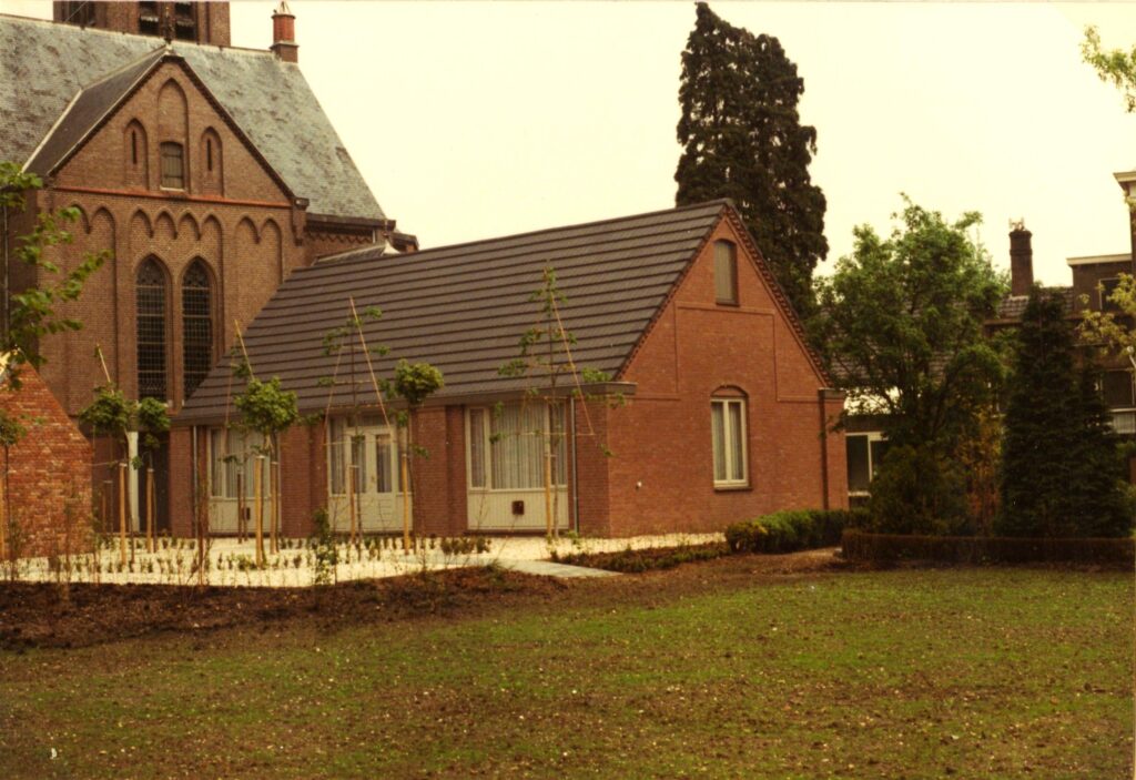 Huisseling.nl; Parochiecentrum 'Den Achterhof' (Bron: Parochie-archief Huisseling).