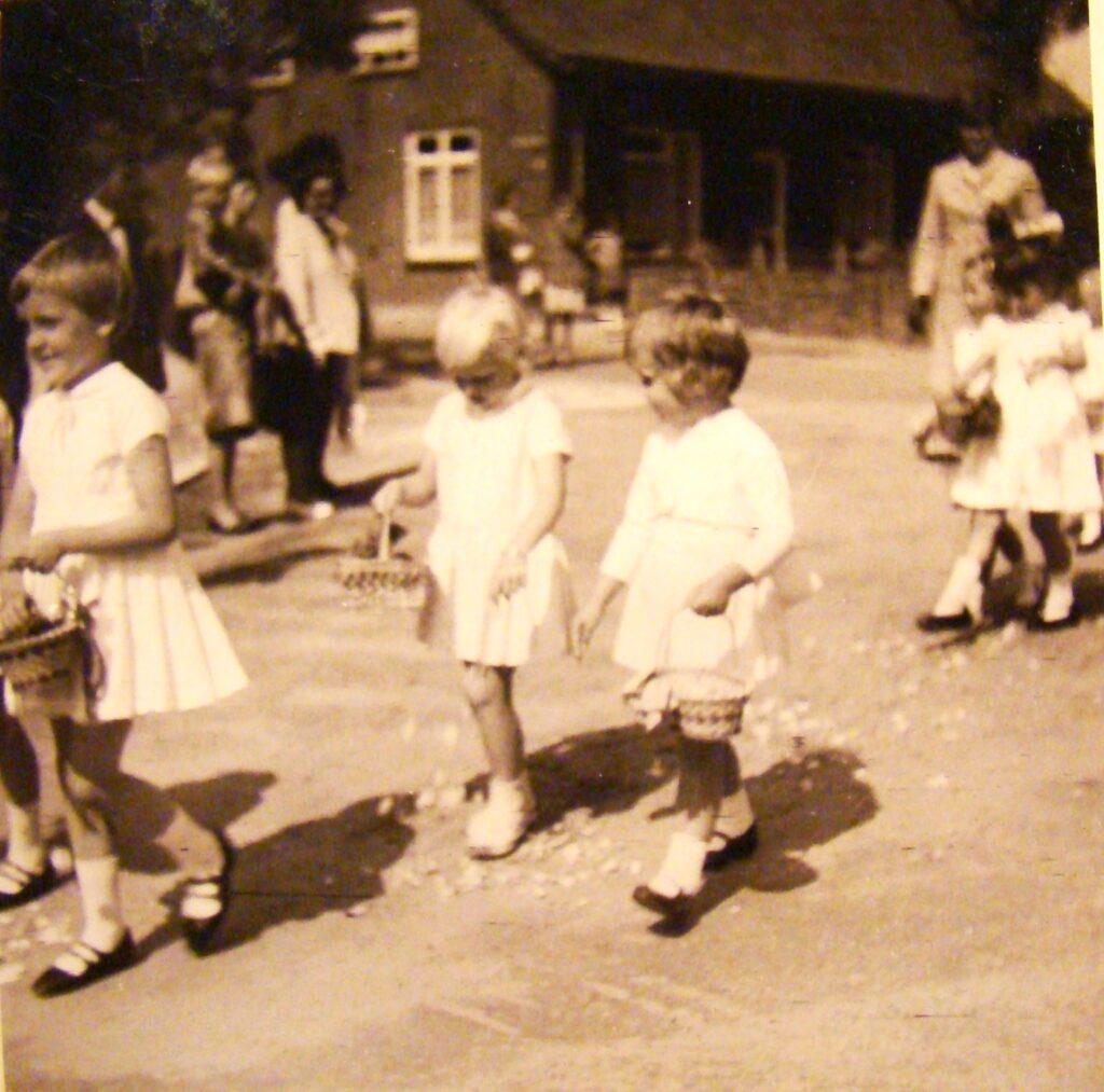 Huisseling.nl; Eligiusprocessie op 24 juni 1966 (Bron: Fam. Elemans-van Eeden).
